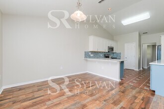 13018 Lawrence St in Spring Hill, FL - Building Photo - Building Photo