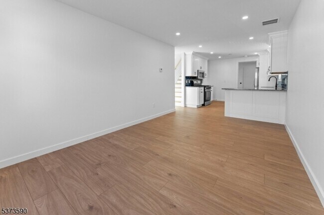 65 Anderson St in Raritan, NJ - Building Photo - Building Photo
