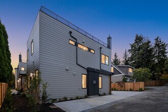 745 17th Ave W in Kirkland, WA - Building Photo - Building Photo