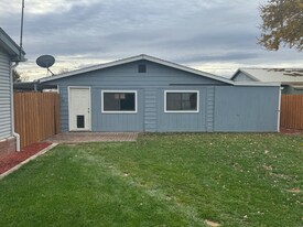 9441 Maple Dr NE in Moses Lake, WA - Building Photo