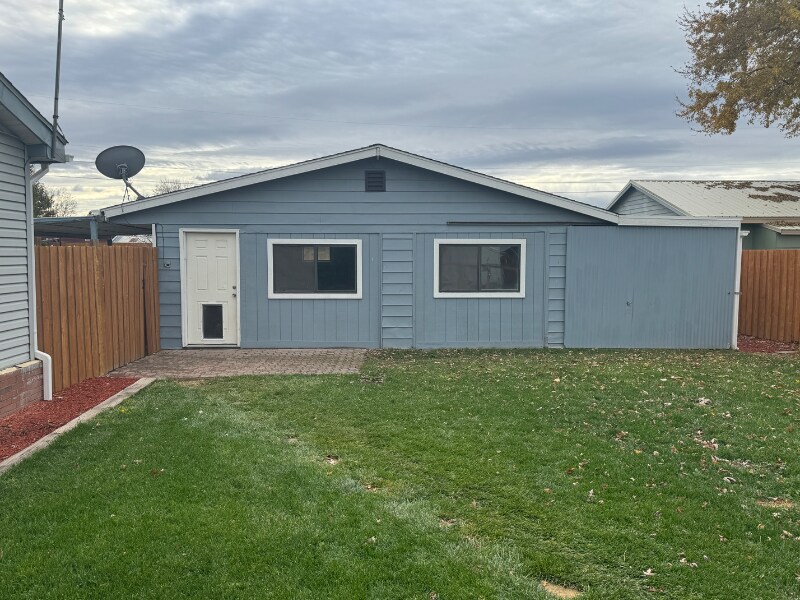 9441 Maple Dr NE in Moses Lake, WA - Foto de edificio