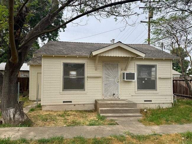 57-61 E 22nd St in Merced, CA - Building Photo - Building Photo