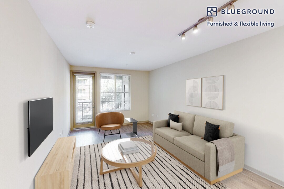 121 E Rte 66 in Glendora, CA - Building Photo