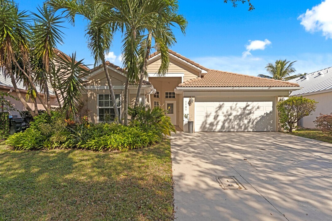 1151 Delray Lakes Dr in Delray Beach, FL - Building Photo