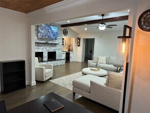 1504 Summertree Ct in Richardson, TX - Foto de edificio - Building Photo