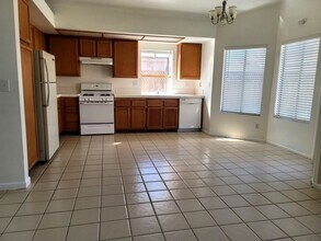 1009 Hastings Ave in Rosamond, CA - Building Photo - Building Photo