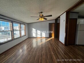 188 F St in Pittsfield, ME - Foto de edificio - Building Photo