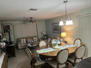 1978 Myrtle Ct NE in Palm Bay, FL - Foto de edificio - Building Photo