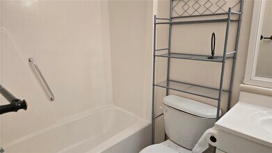 8810 Covered Bridge Ct in Tampa, FL - Building Photo - Building Photo