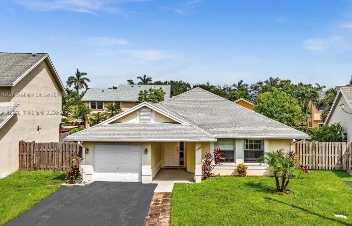 12265 NW 32nd Manor in Sunrise, FL - Building Photo