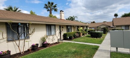 Las Casitas Apartments in Riverside, CA - Foto de edificio - Building Photo