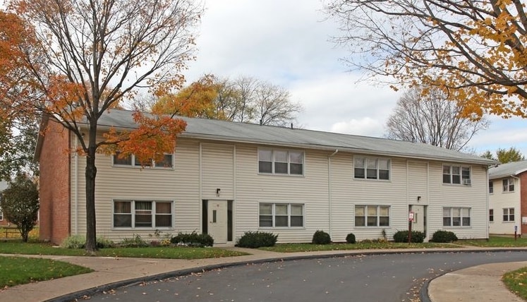 Harris Park Apartments in Louisville, KY - Building Photo