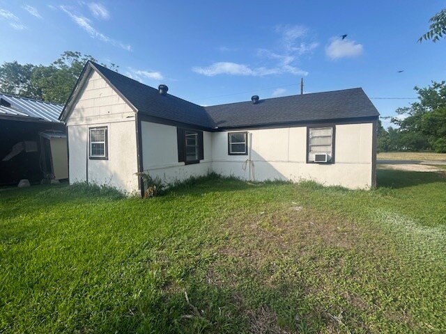 105 Carver St in Edna, TX - Building Photo - Building Photo