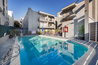 Park Plaza Apartments in Los Angeles, CA - Foto de edificio - Building Photo