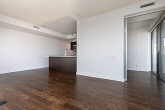 1815 Yonge St in Toronto, ON - Building Photo - Building Photo