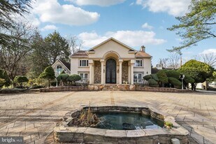 5301 Goldsboro Rd in Bethesda, MD - Building Photo