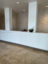 2201 S Ocean Dr in Hollywood, FL - Building Photo - Building Photo