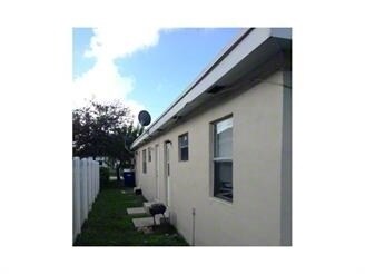 2561 NW 13th Ct in Fort Lauderdale, FL - Building Photo - Building Photo