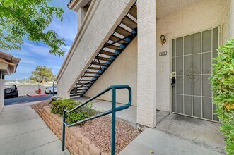 2113 ECHO BAY St in Las Vegas, NV - Building Photo - Building Photo