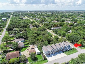 203 6th St in San Leon, TX - Building Photo - Building Photo