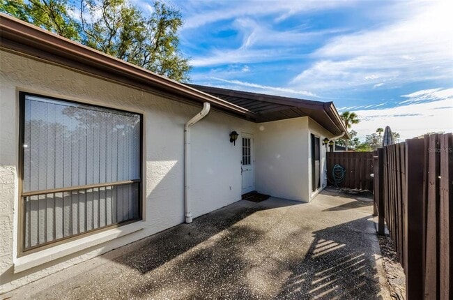 1725 Pine Ridge Way E in Palm Harbor, FL - Building Photo - Building Photo