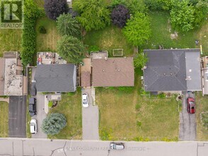 38 Hiley Ave in Ajax, ON - Building Photo - Building Photo