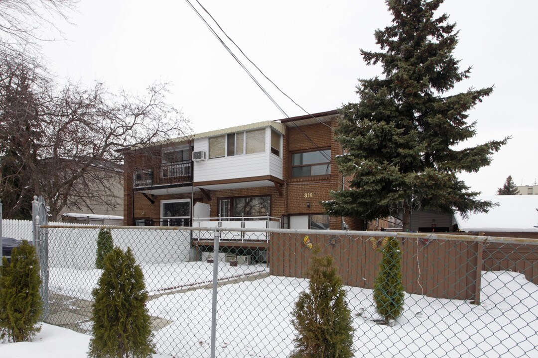 814-816 Ellesmere Rd in Toronto, ON - Building Photo