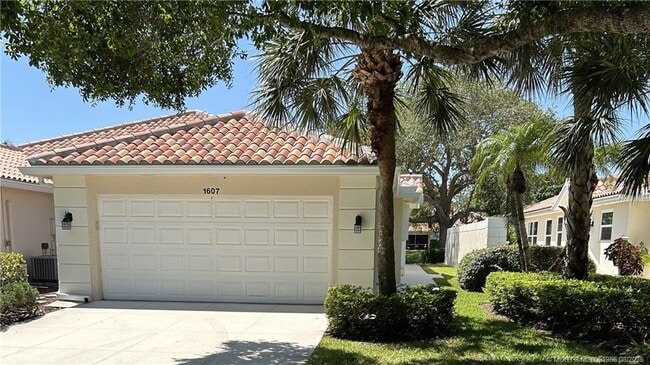 property at 1607 SW Shady Lake Terrace