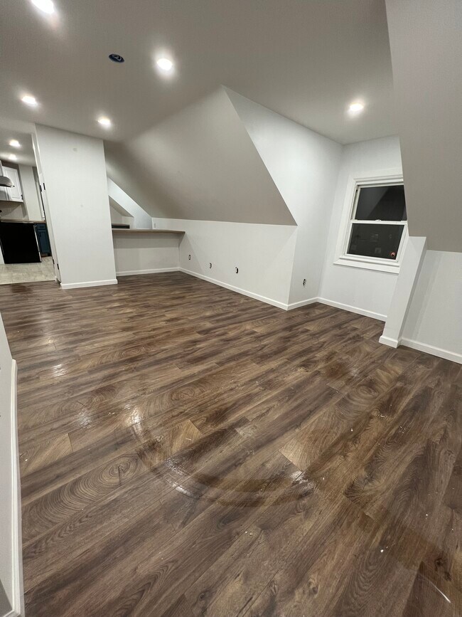 141 West St Rentals in Colonia, NJ