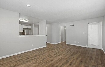 7565 Charmant Dr in San Diego, CA - Building Photo - Building Photo
