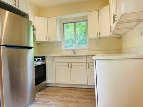 26 Elm Ave in Glen Cove, NY - Building Photo - Building Photo