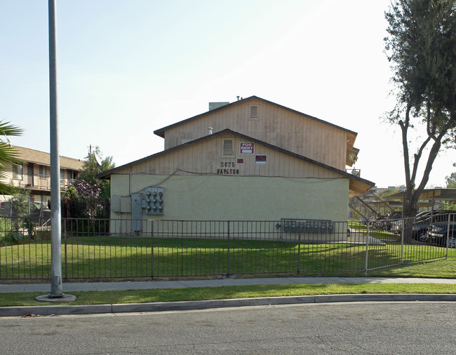 2075 S Hayston Ave in Fresno, CA - Foto de edificio - Building Photo