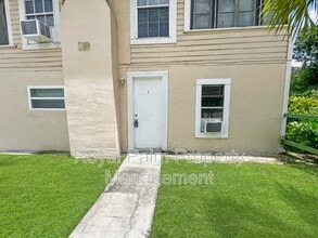 1615 Evans Ave in Ft. Myers, FL - Building Photo - Building Photo