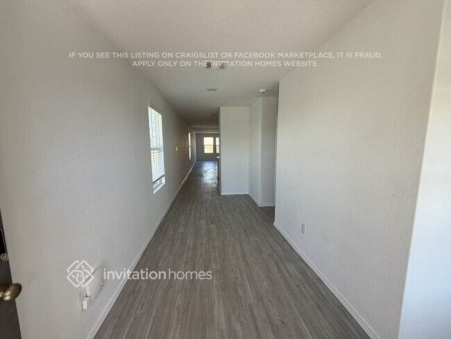 10515 McClintock Dr in Converse, TX - Foto de edificio - Building Photo