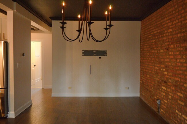 1647 W Pratt Blvd, Unit 2A in Chicago, IL - Building Photo - Building Photo