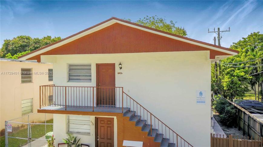 642 E 2nd Ave in Hialeah, FL - Building Photo