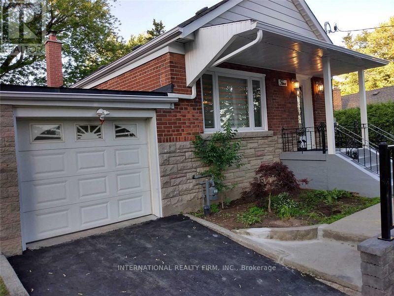 5 Aylesford Dr in Toronto, ON - Building Photo