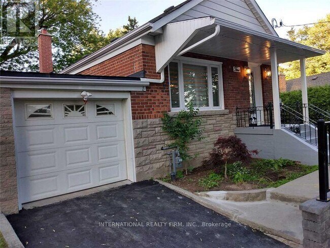 property at 5 Aylesford Dr