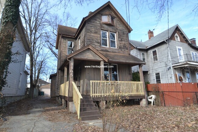 8465 Anthony Wayne Ave in Cincinnati, OH - Building Photo - Building Photo