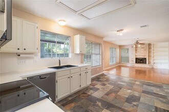 5215 Heathervale Ct in Houston, TX - Building Photo - Building Photo