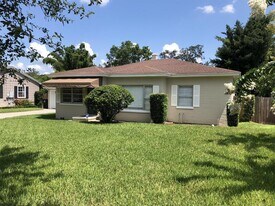 1015 Harwood St in Orlando, FL - Building Photo