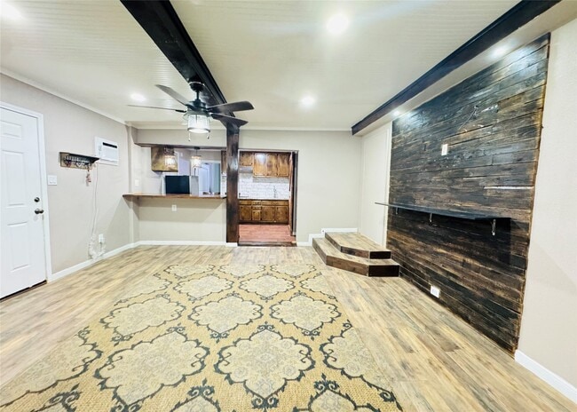 403 Clear Lake Rd in Highlands, TX - Building Photo - Building Photo