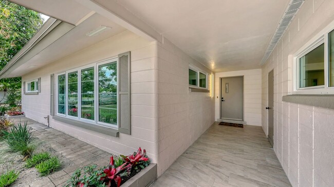 660 Corwood Dr in Sarasota, FL - Building Photo - Building Photo