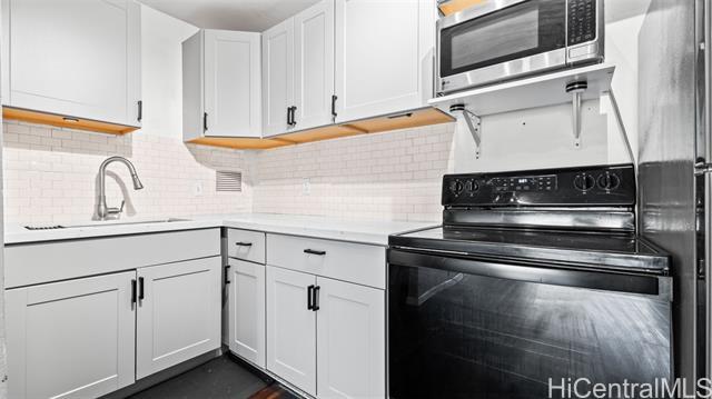 2115 Ala Wai Blvd in Honolulu, HI - Building Photo