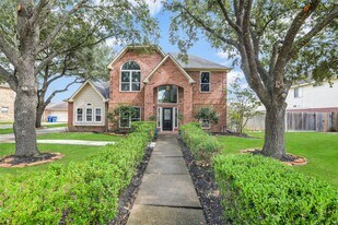 11915 Helene Ct in Pinehurst, TX - Building Photo