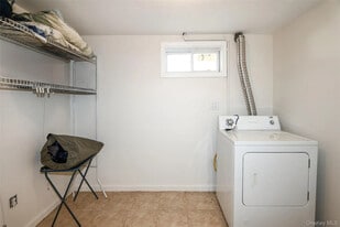 216-14 132nd Rd in Queens, NY - Building Photo