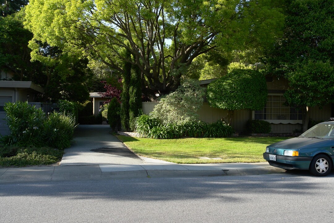 337 Waverley St in Menlo Park, CA - Building Photo