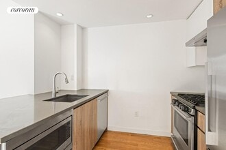 247 N 7th St in Brooklyn, NY - Foto de edificio - Building Photo