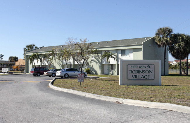 Robinson Village in West Palm Beach, FL - Foto de edificio - Building Photo