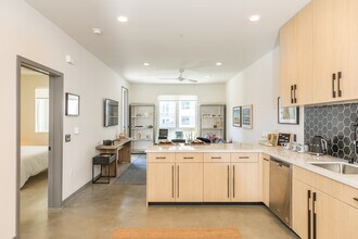 S. Santa Fe Ave (Found Lofts) in Vista, CA - Foto de edificio - Interior Photo